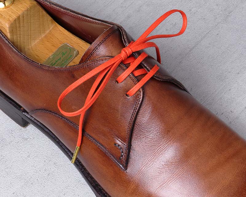 革靴用のオレンジの靴紐