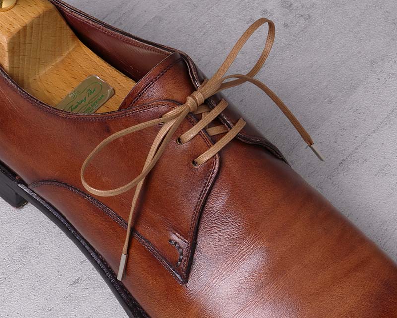 革靴用のベージュの靴紐