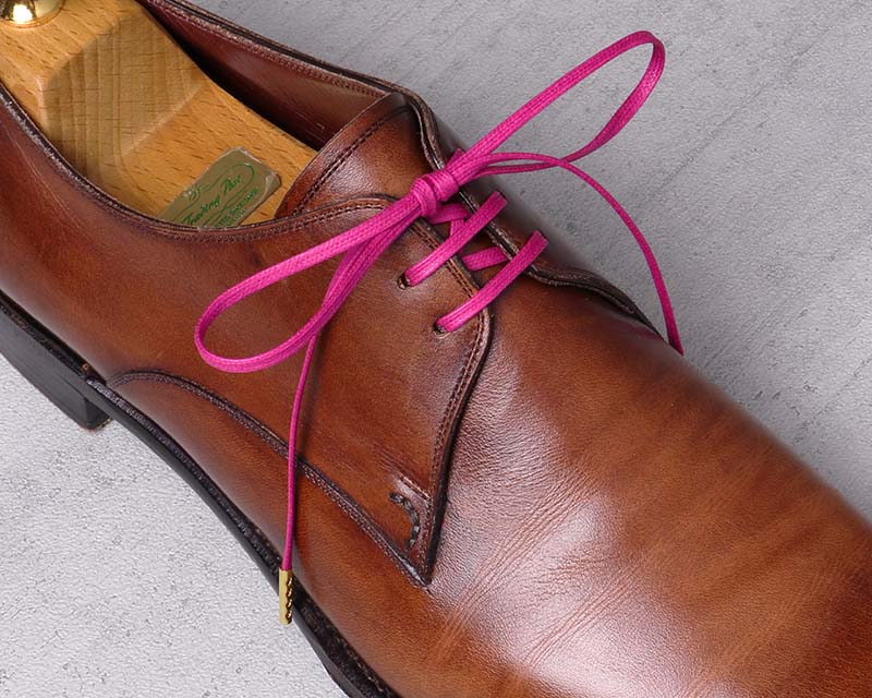 革靴用のピンクの靴紐